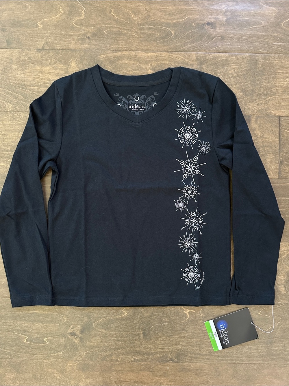 New Irideon Snowflakes Tee, Size M.